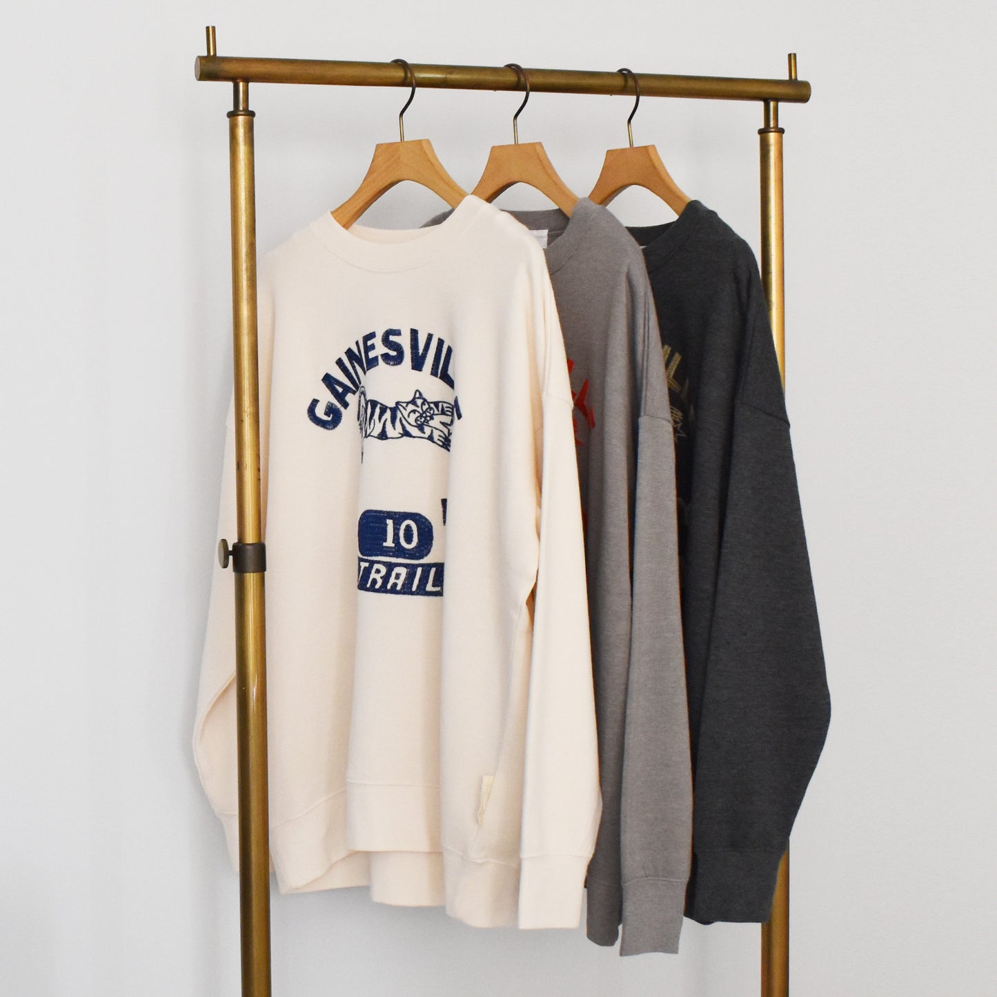 【KAKELA&TRANQUIL】ロングクルーカレッジ刺繍