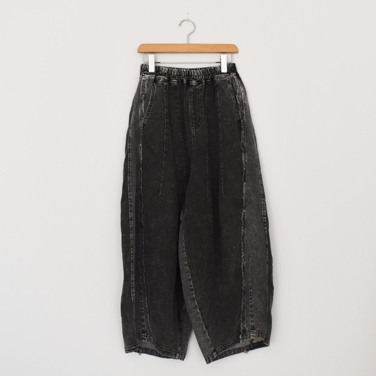 【mililopiulu】ケミカルデニム裏毛パフパンツ