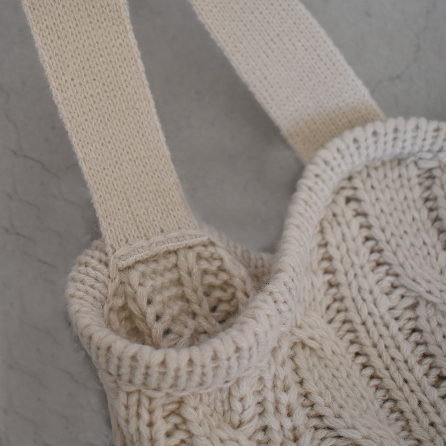 gleam ケーブル編みギャザービスチェ