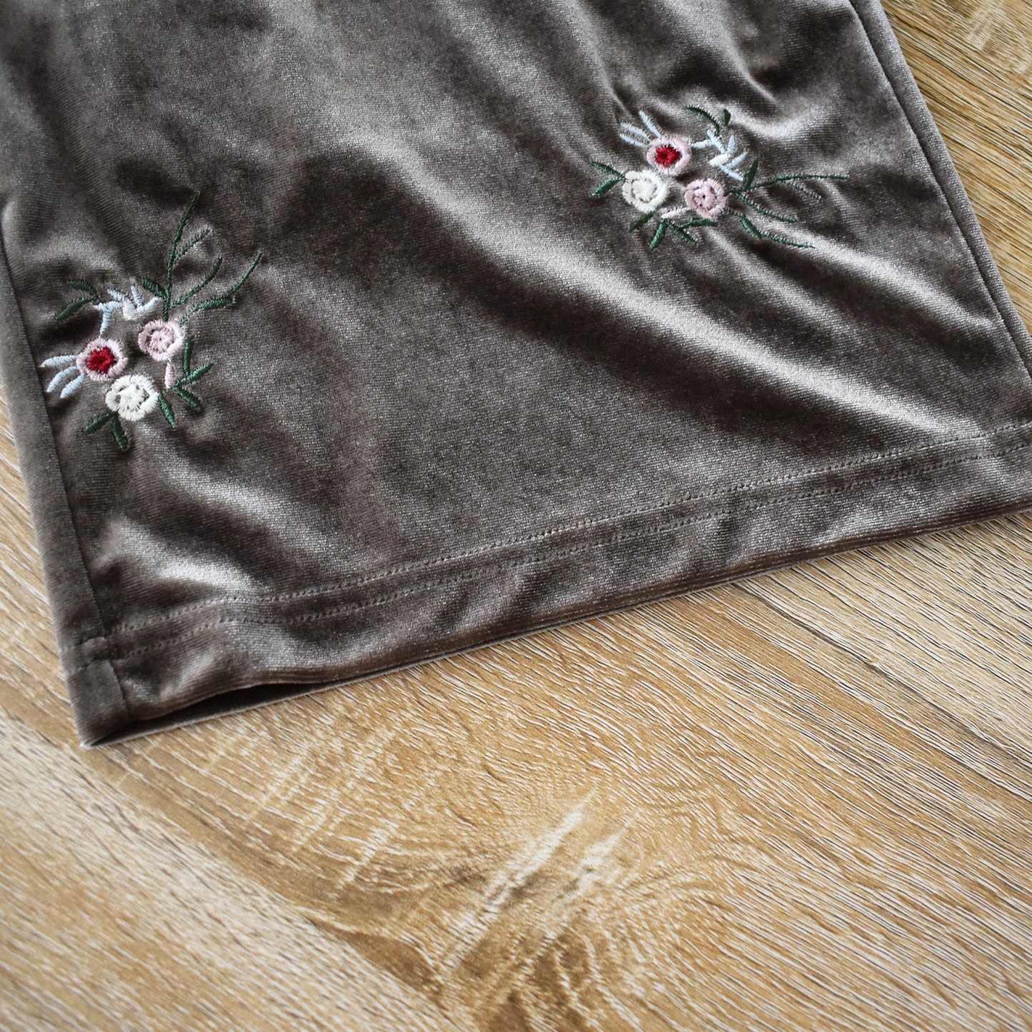 【gleam】花刺繍ベロアパンツ