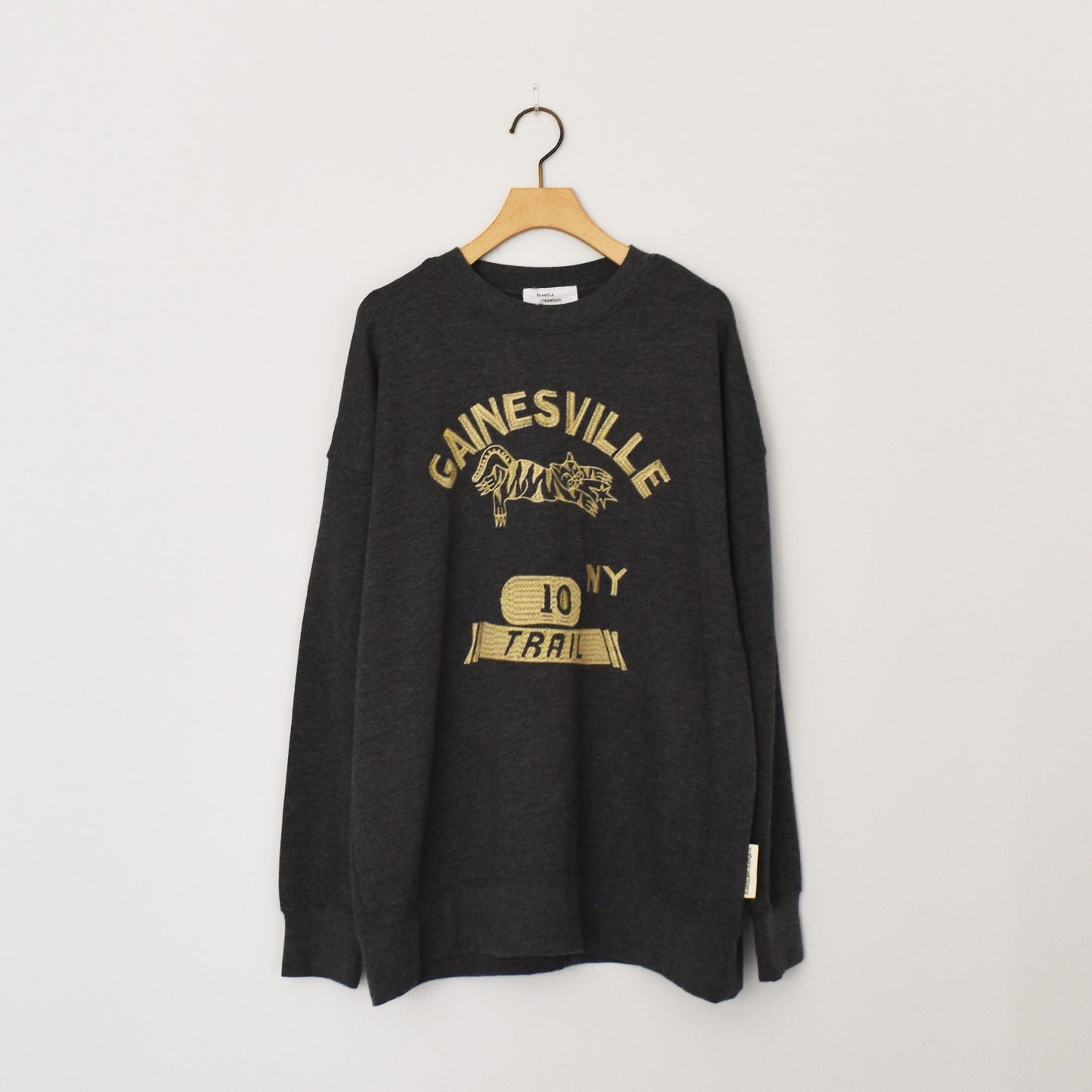 【KAKELA&TRANQUIL】ロングクルーカレッジ刺繍