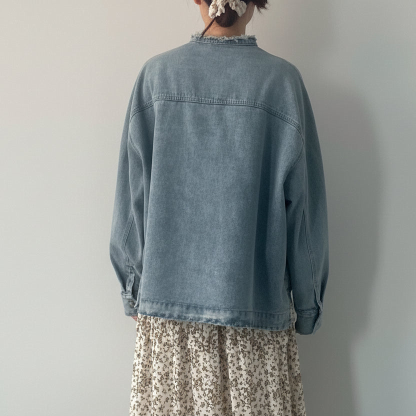 【KAKELA&TRANQUIL】ノーカラーフリルデニムシャツ