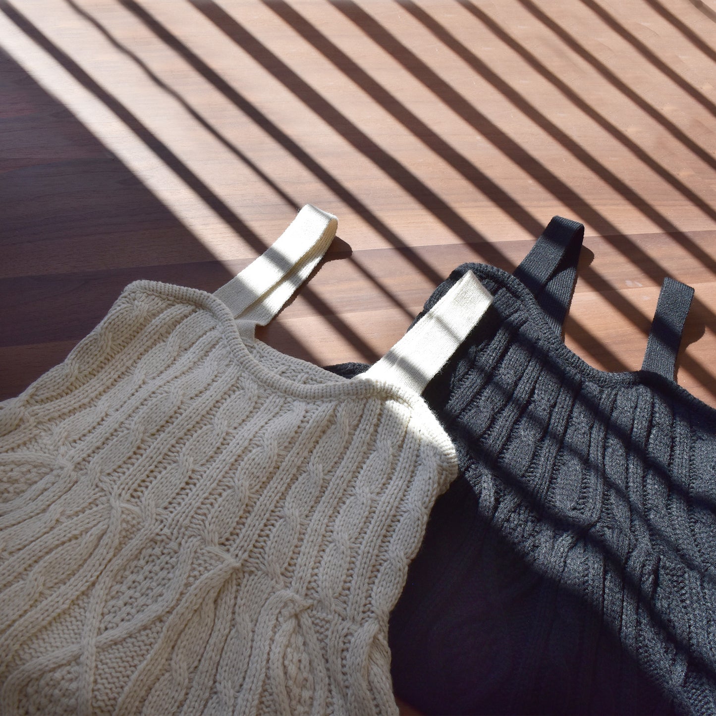 gleam ケーブル編みギャザービスチェ