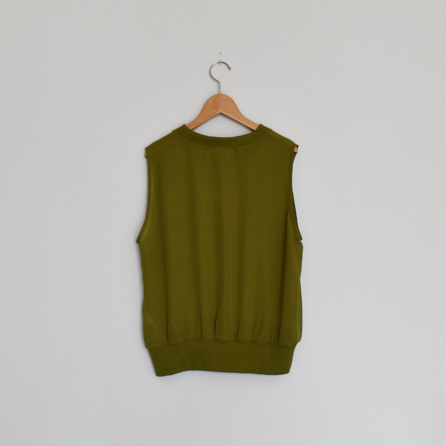 【urban hymns】モチーフコード刺繍ノースリーブプルオーバー