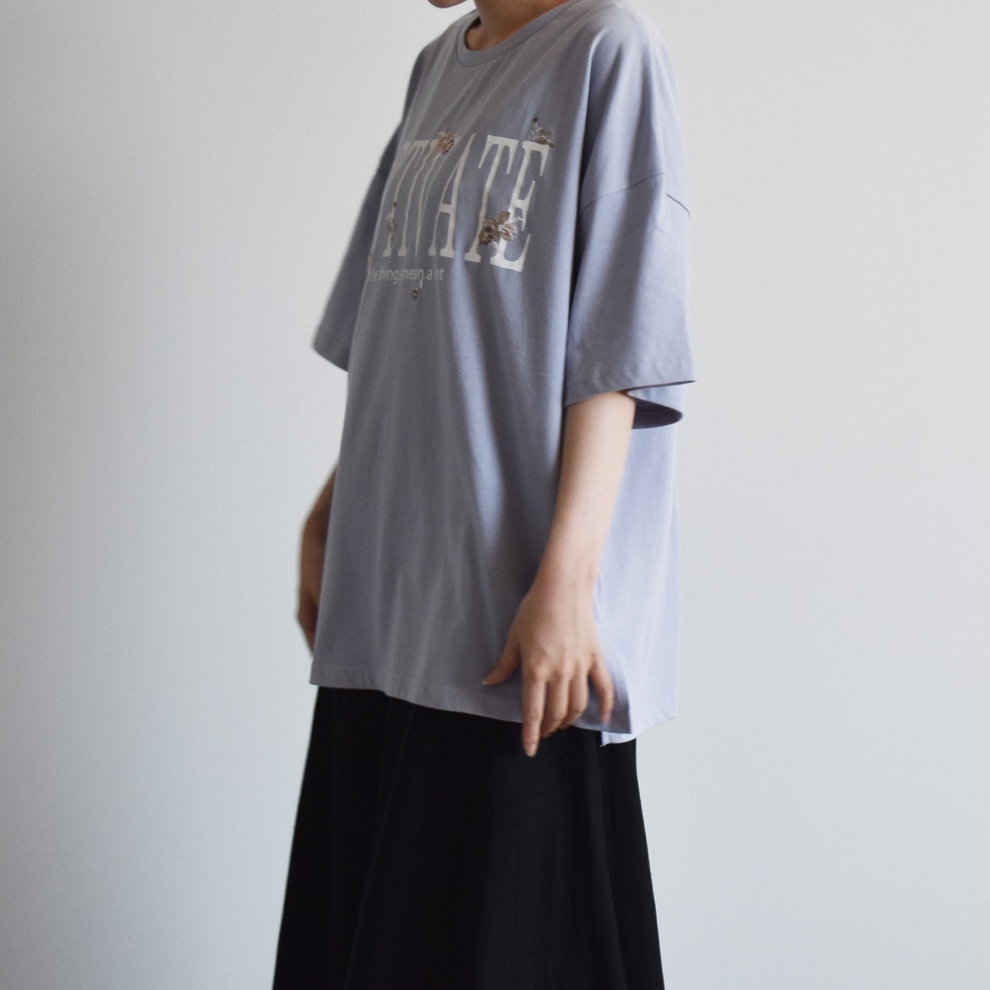 【gleam】ロゴプリント花刺繍BIGT