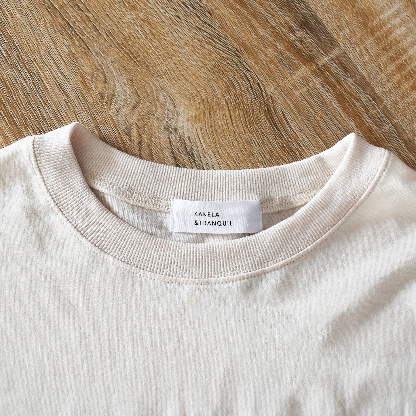 【KAKELA&TRANQUIL】猫カレッジ刺繍クルーT