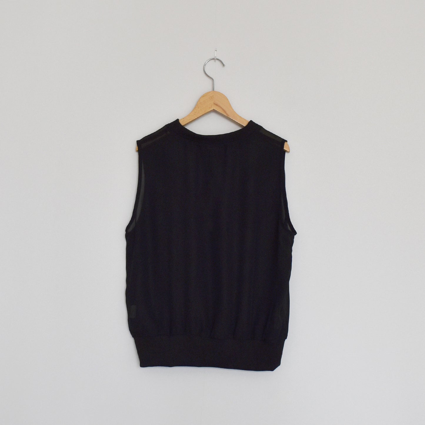 【urban hymns】モチーフコード刺繍ノースリーブプルオーバー