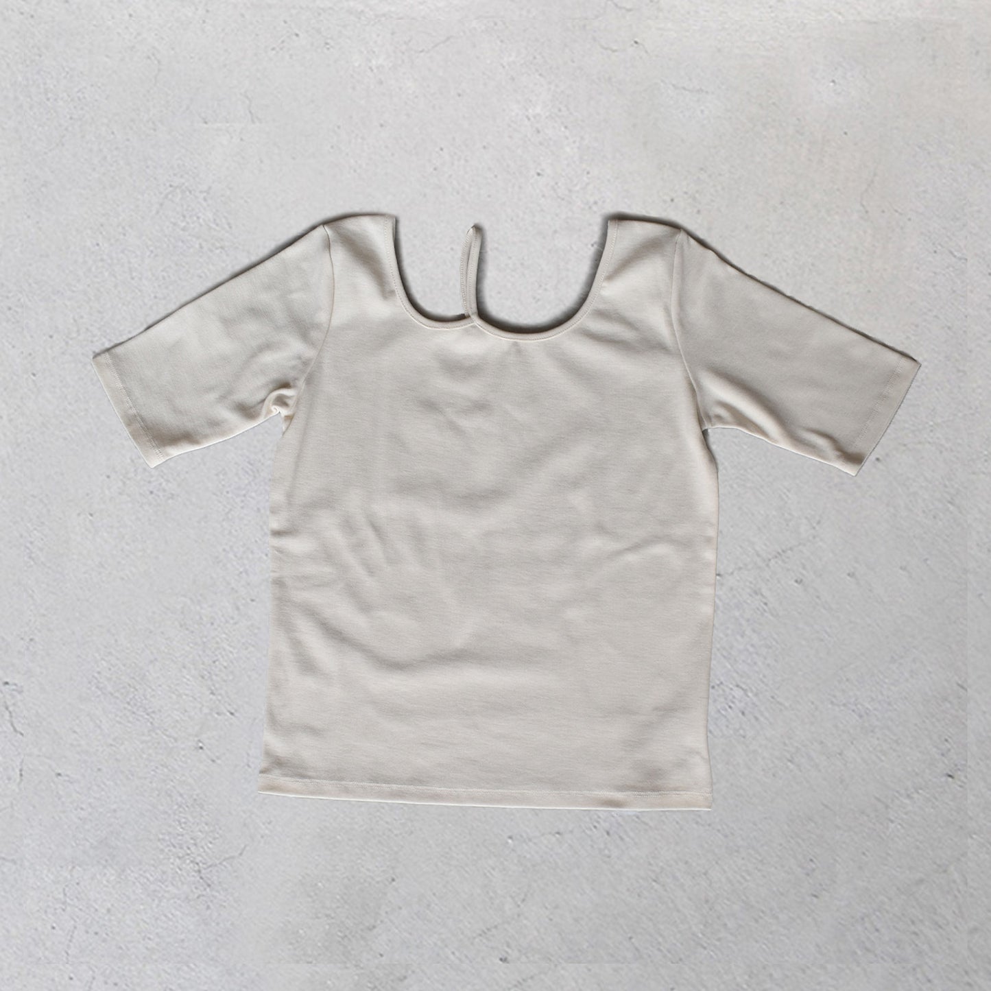 【gleam】デザインカットネックプルオーバー