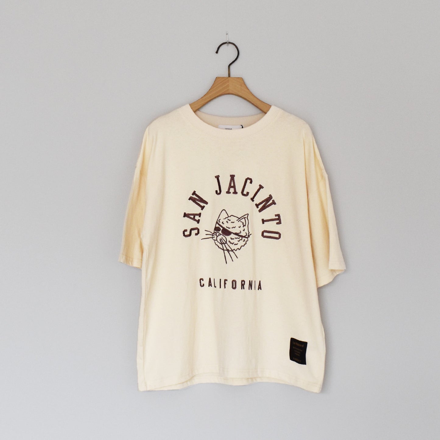 【KAKELA&TRANQUIL】猫カレッジ刺繍クルーT