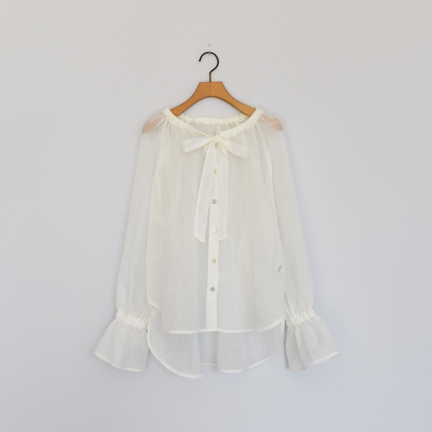 【urban hymns】ギャザーリボンカラーブラウス