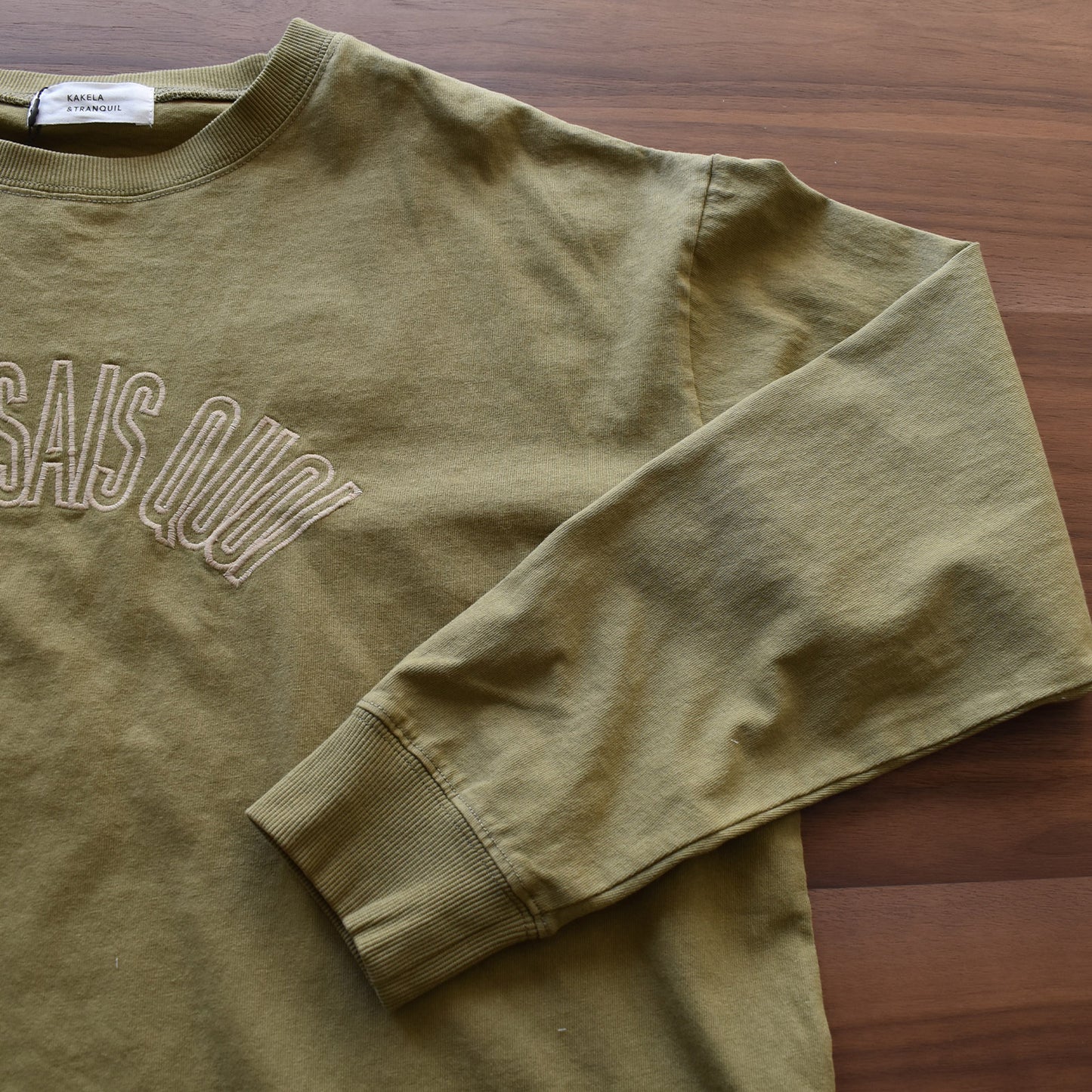 【KAKELA＆TRANQUIL】刺繍ロゴロングBACK刺繍