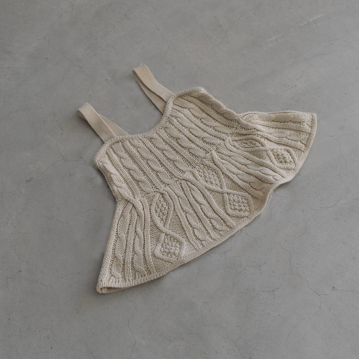 gleam ケーブル編みギャザービスチェ