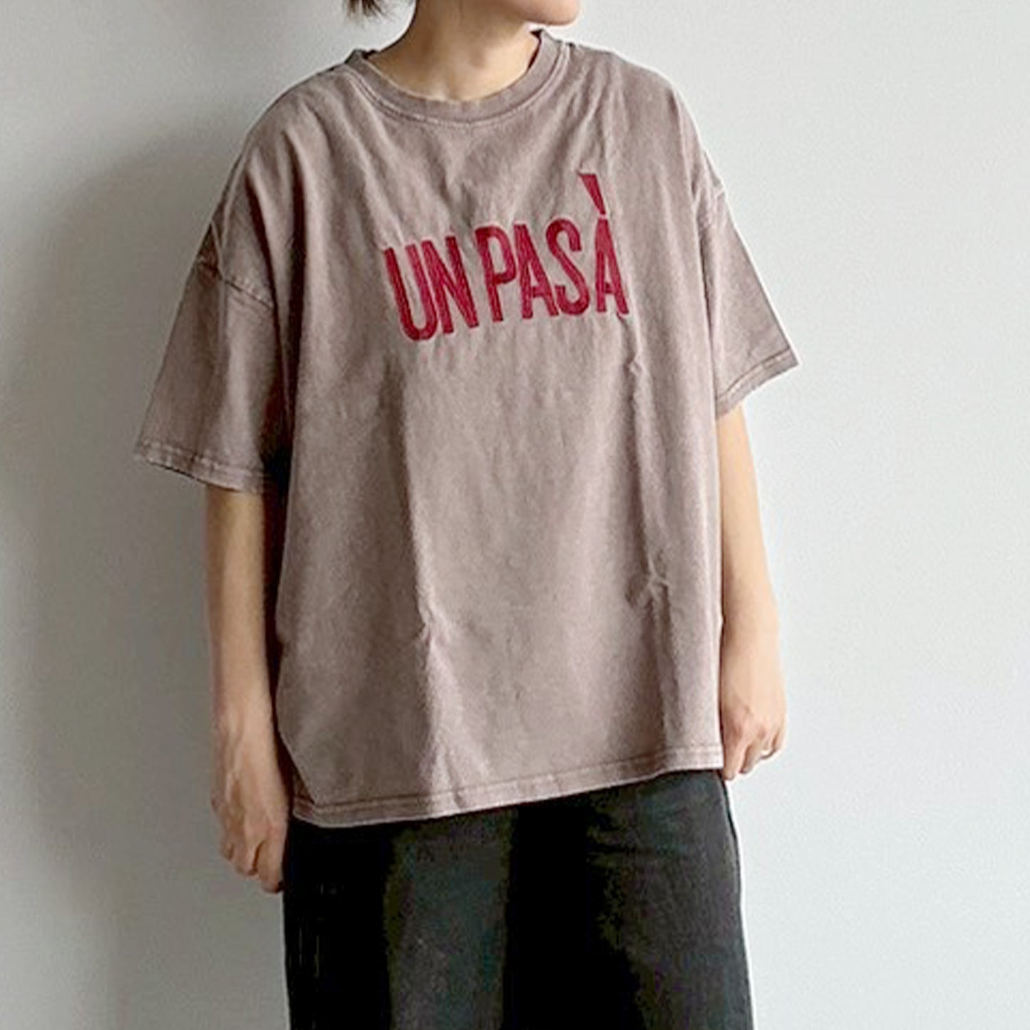 【KAKELA＆TRANQUIL】ロゴ刺繍クルー