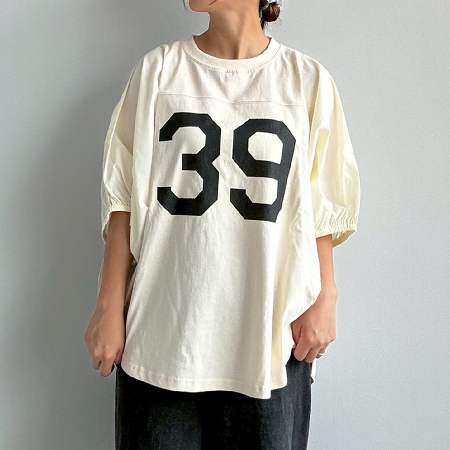 【en haut】ナンバリングロゴ袖ボリュームドルマンTシャツ