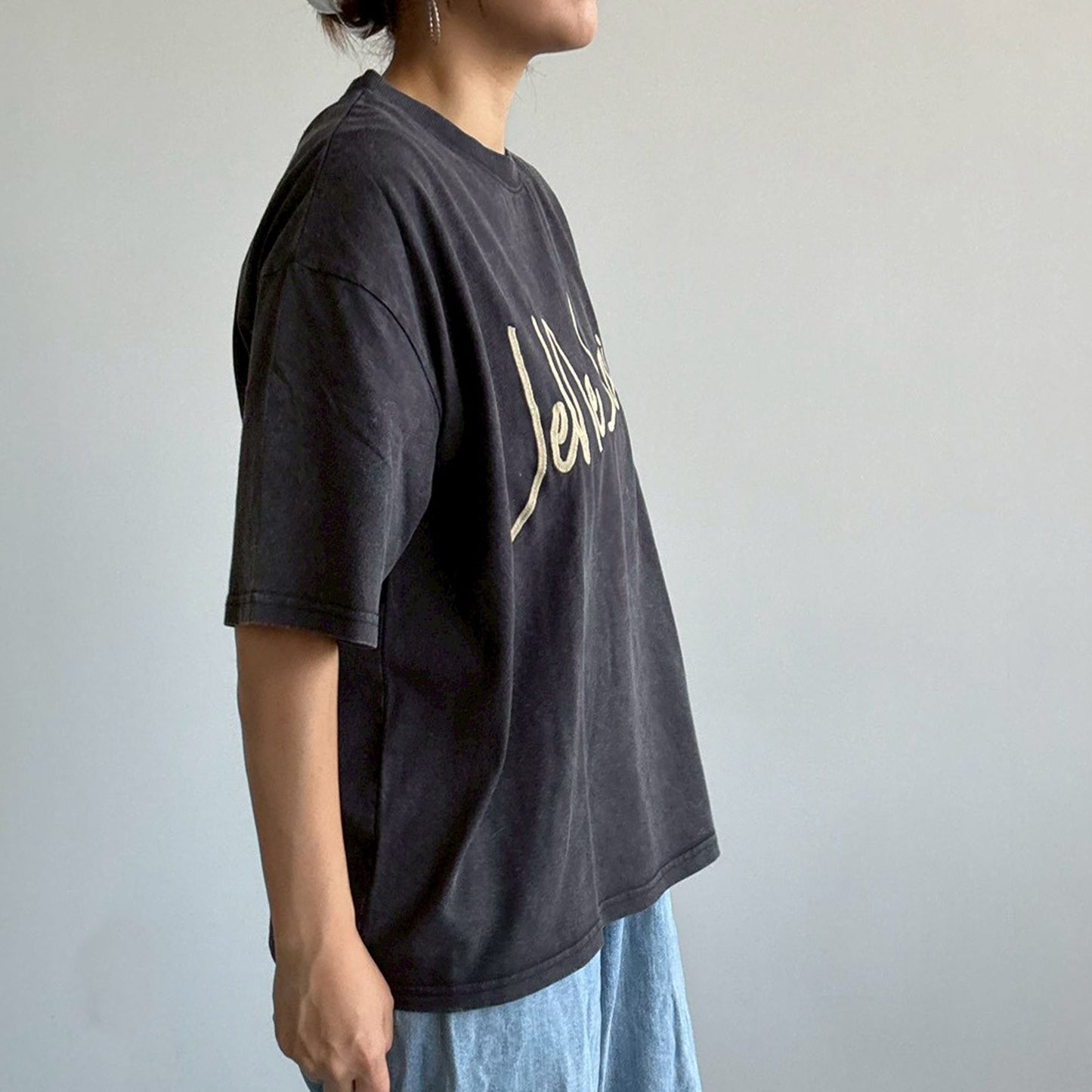 【KAKELA＆TRANQUIL】刺繍ロゴクルーT