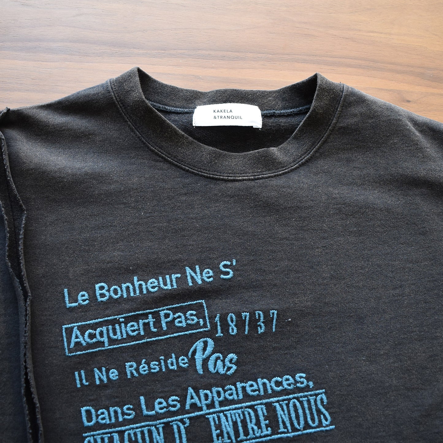 【KAKELA＆TRANQUIL】ワイド刺繍切替ロゴ