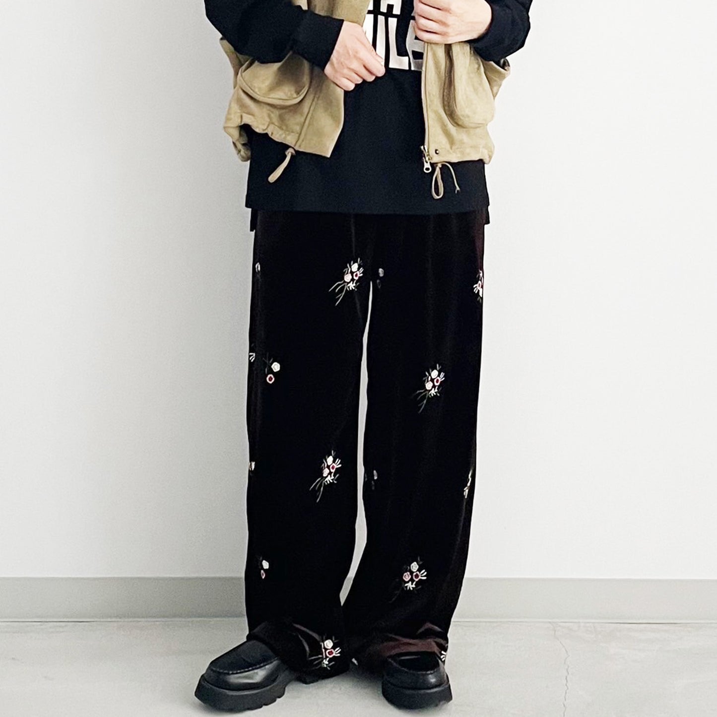【gleam】花刺繍ベロアパンツ