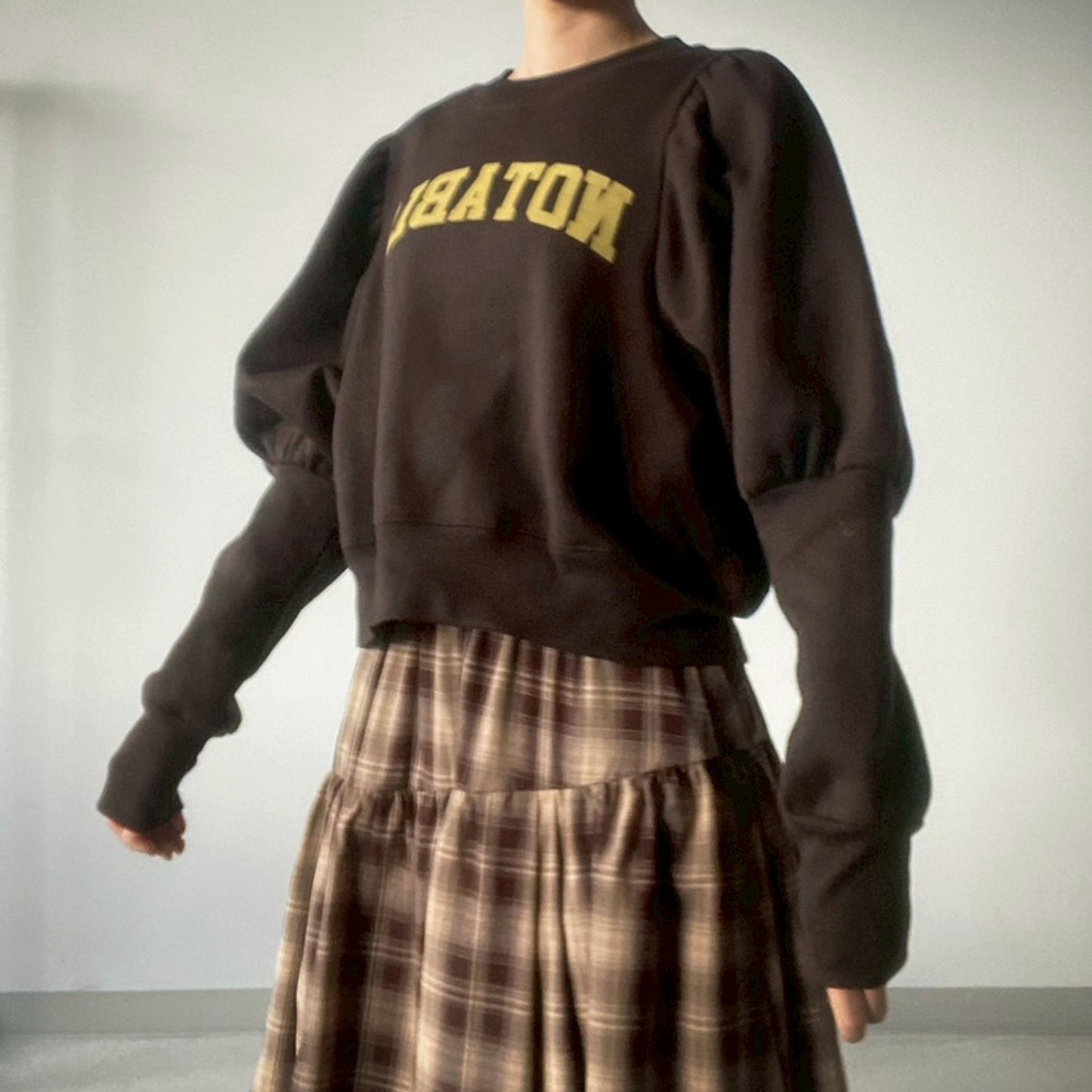 【gleam】裏起毛ロゴプリントパフ袖プルオーバー