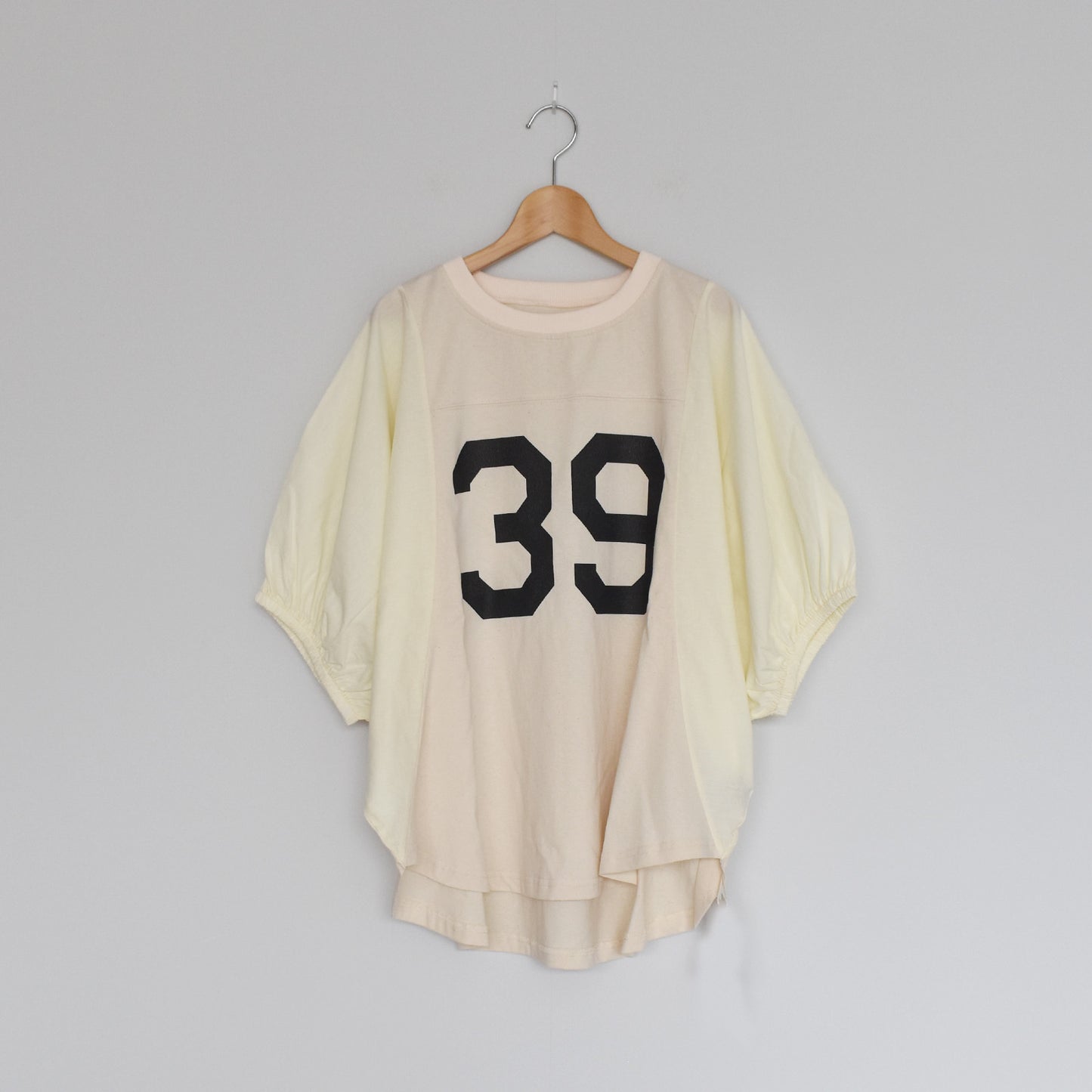 【en haut】ナンバリングロゴ袖ボリュームドルマンTシャツ