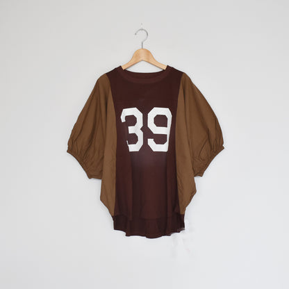 【en haut】ナンバリングロゴ袖ボリュームドルマンTシャツ