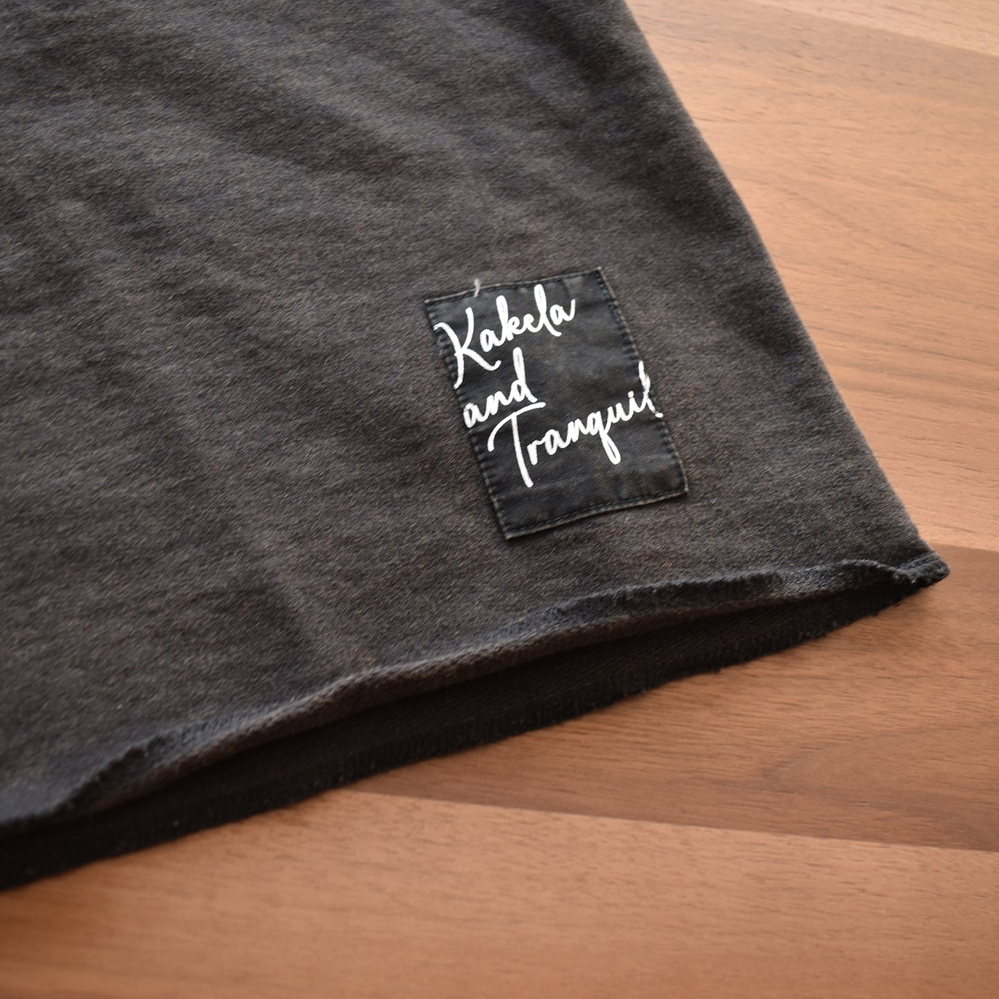 【KAKELA＆TRANQUIL】ワイド刺繍切替ロゴ