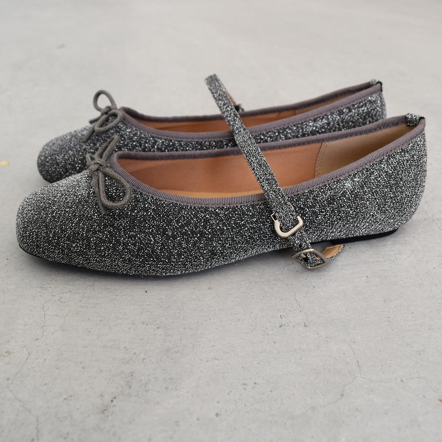 【minia】ストラップ付バレエシューズ