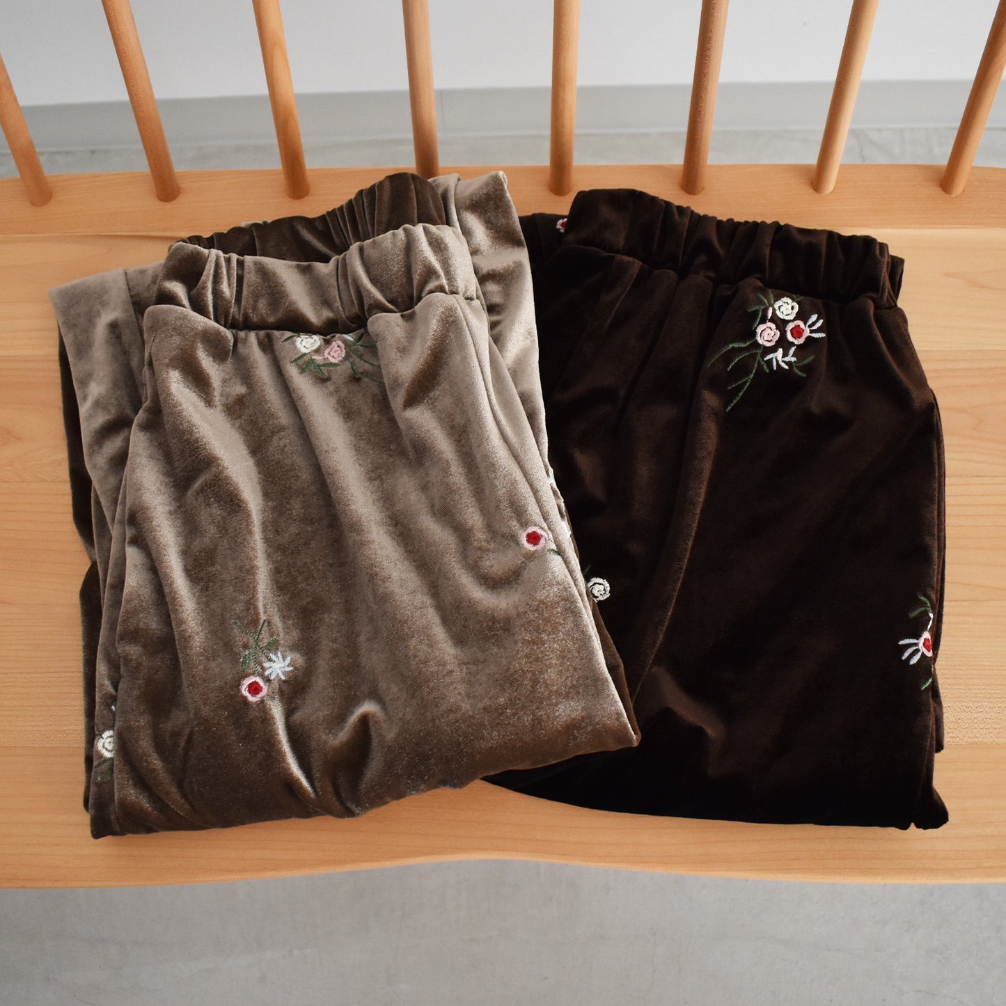 【gleam】花刺繍ベロアパンツ