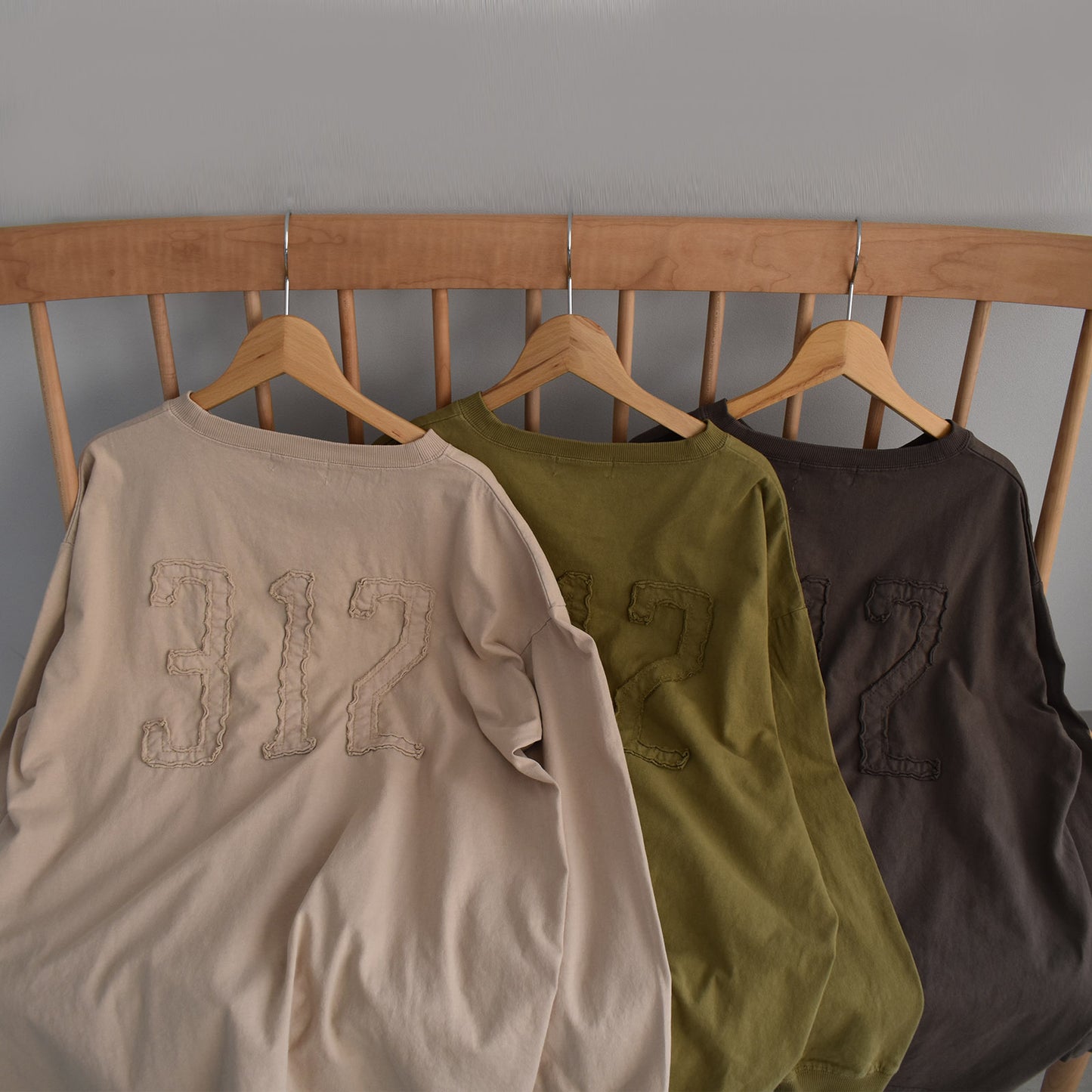 【KAKELA＆TRANQUIL】刺繍ロゴロングBACK刺繍