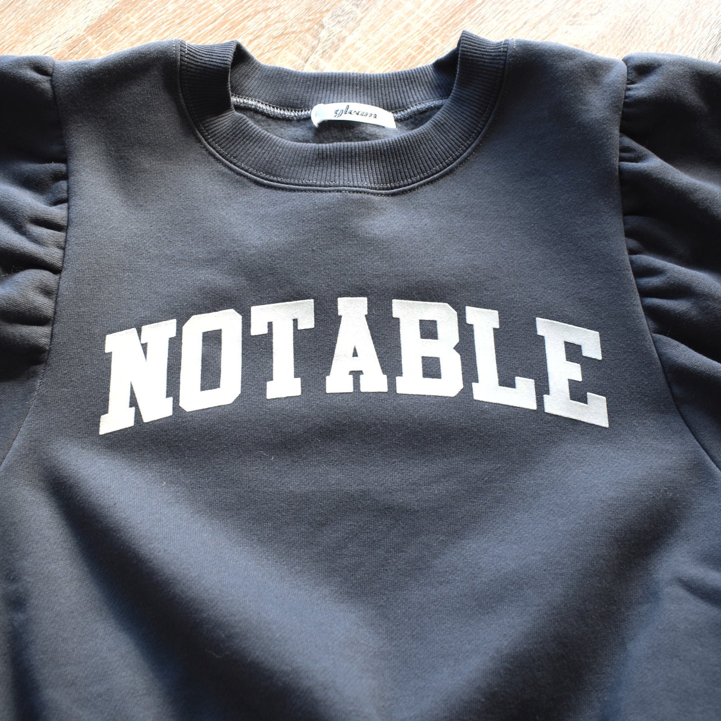 【gleam】裏起毛ロゴプリントパフ袖プルオーバー