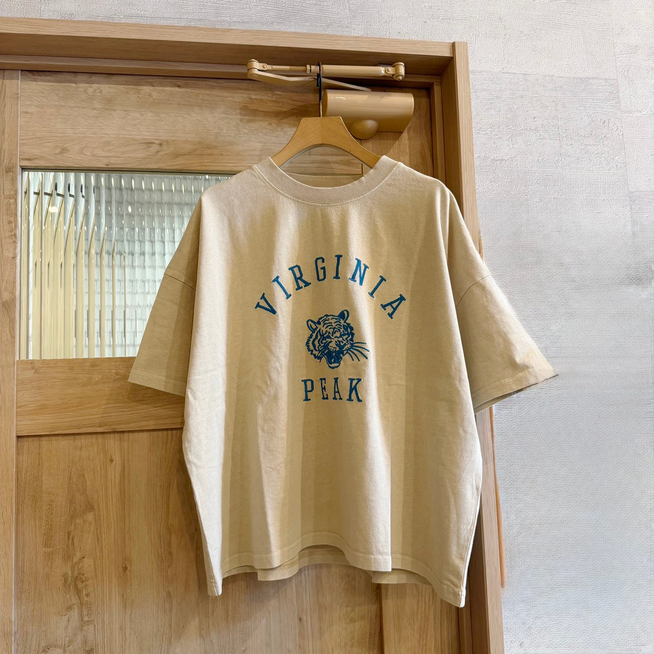 【KAKELA&TRANQUIL】タイガー刺繍カレッジTシャツ
